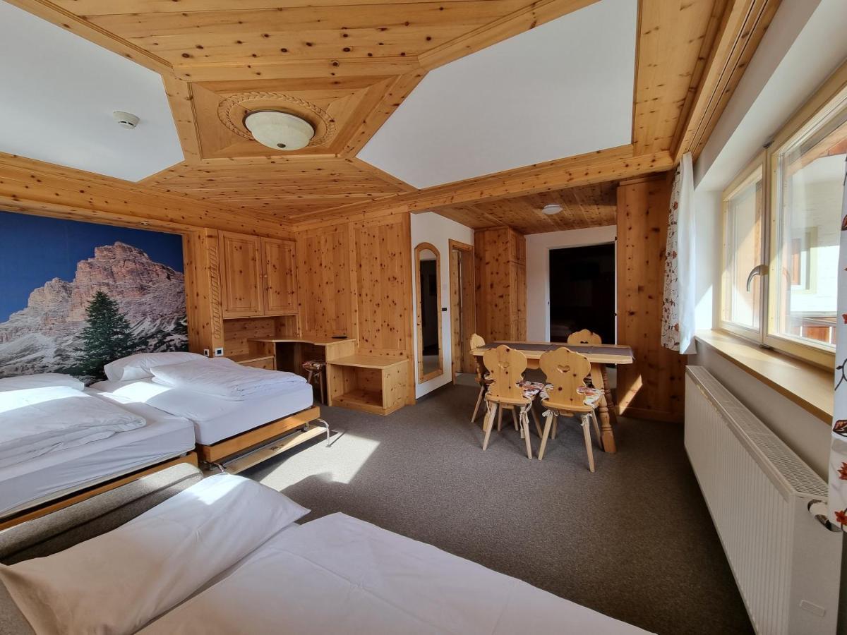 Hotel Borest コルフォスコ エクステリア 写真